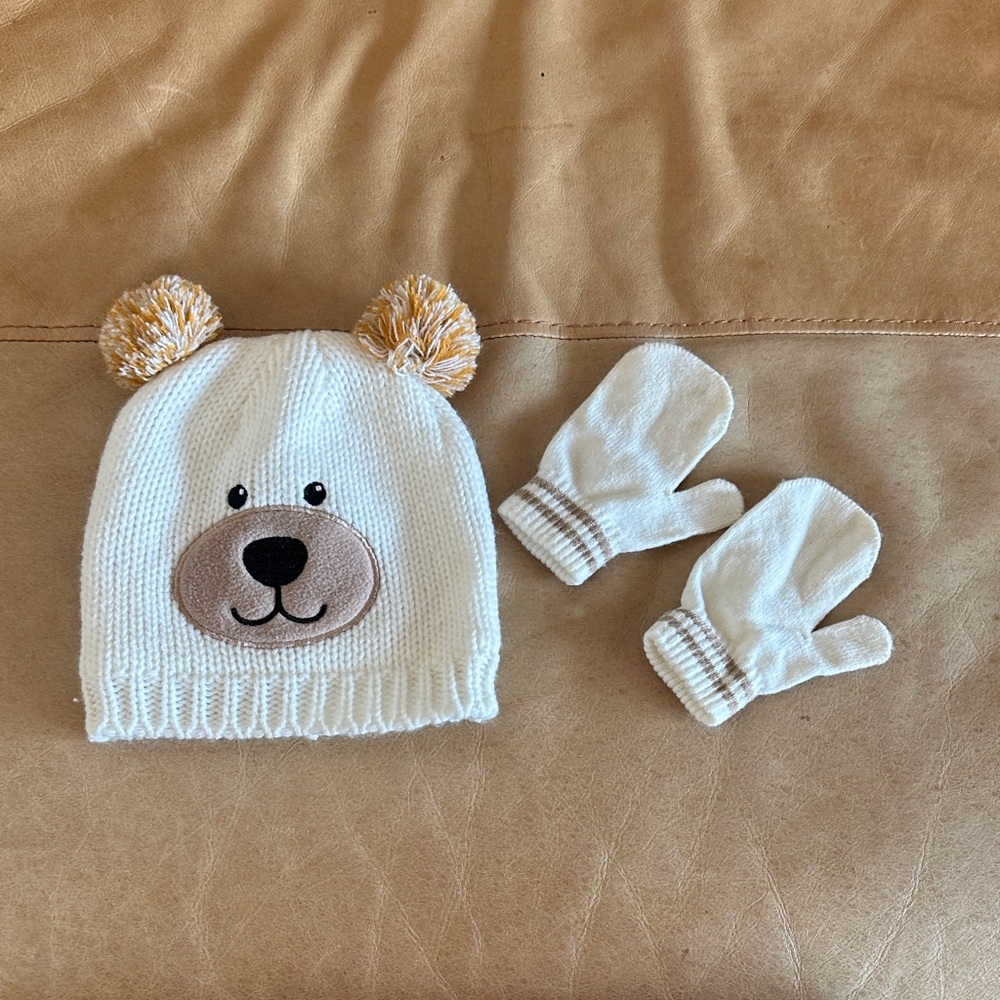Adorable Bear Knit Hat and Mittens Set